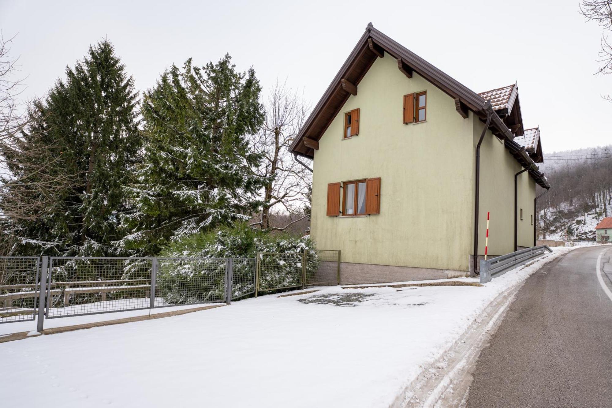 Vila Kuca Za Odmor Cava Fuzine Fužinski Benkovac Exteriér fotografie