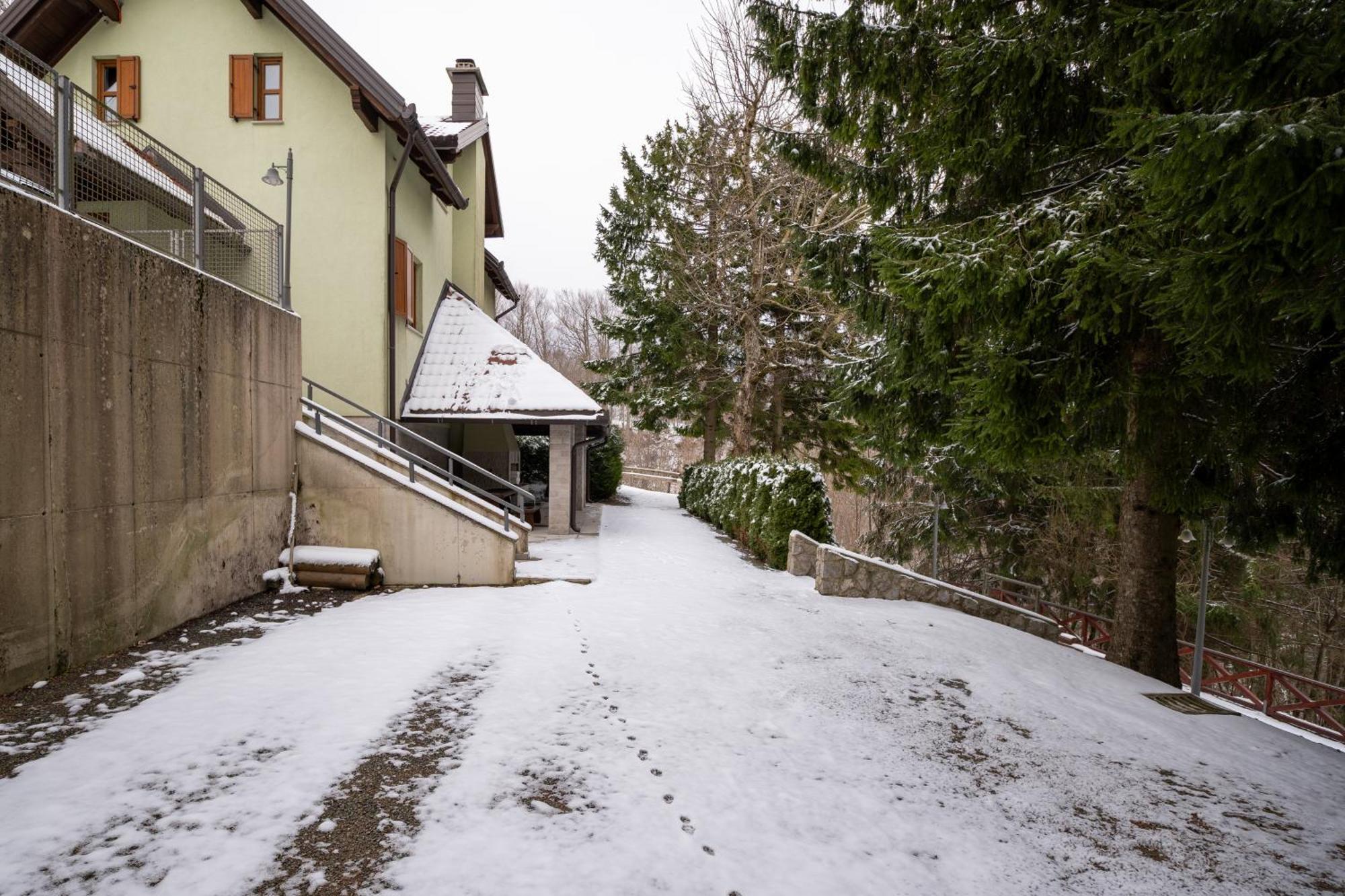 Vila Kuca Za Odmor Cava Fuzine Fužinski Benkovac Exteriér fotografie